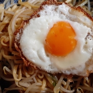 とろとろ卵で☆目玉焼き乗せ焼きそば